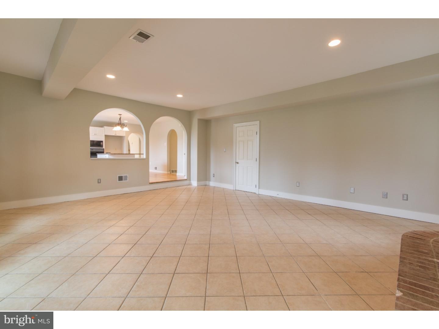 3238 Hayes Road Norristown, PA 19403 - Photo 9 of 25 Family Room