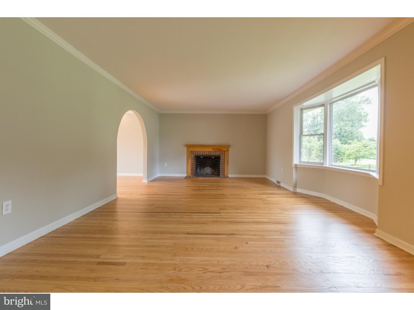 3238 Hayes Road Norristown, PA 19403 - Photo 10 of 25 Living Room