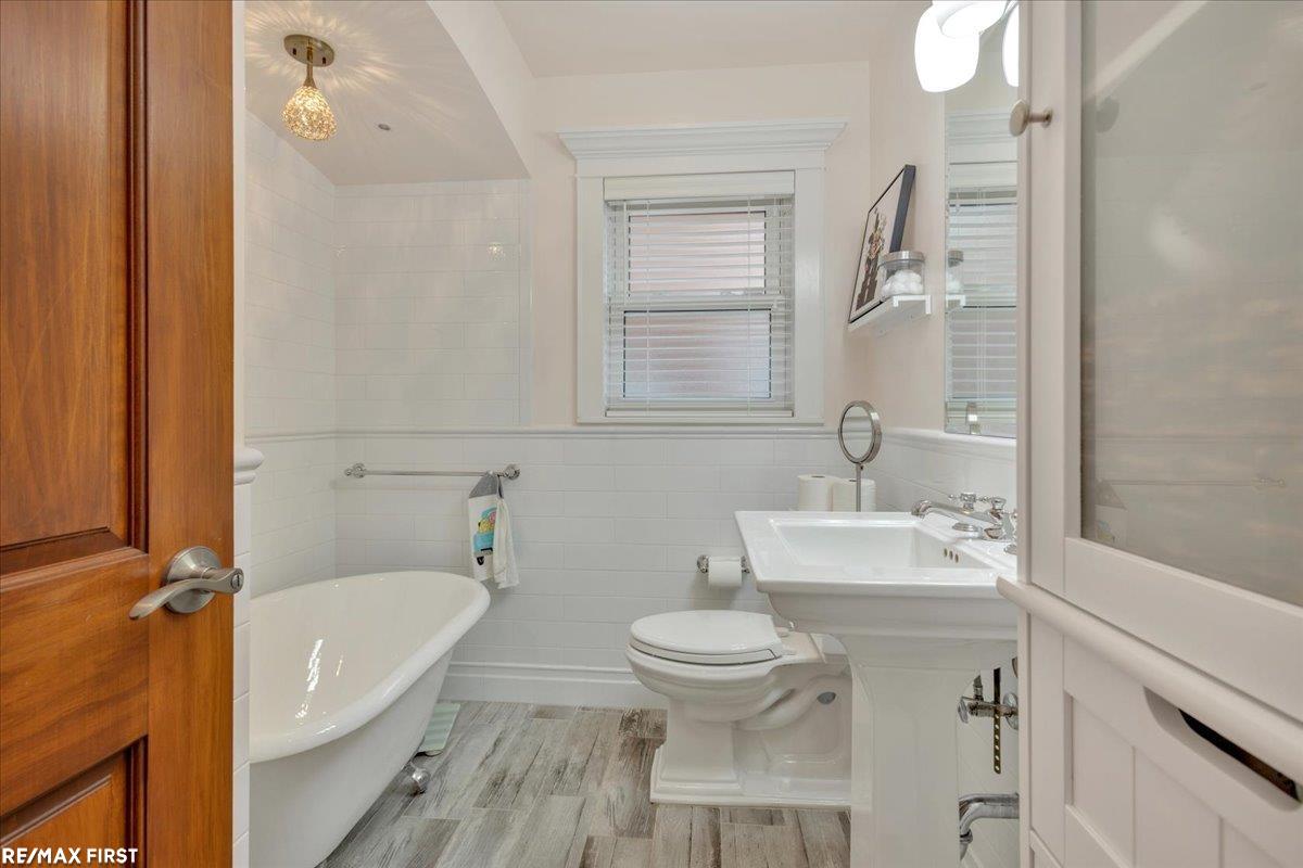 1794 Bournemouth Road Grosse Pointe, MI 48236 - Photo 21 of 32 50123337-20.JPG