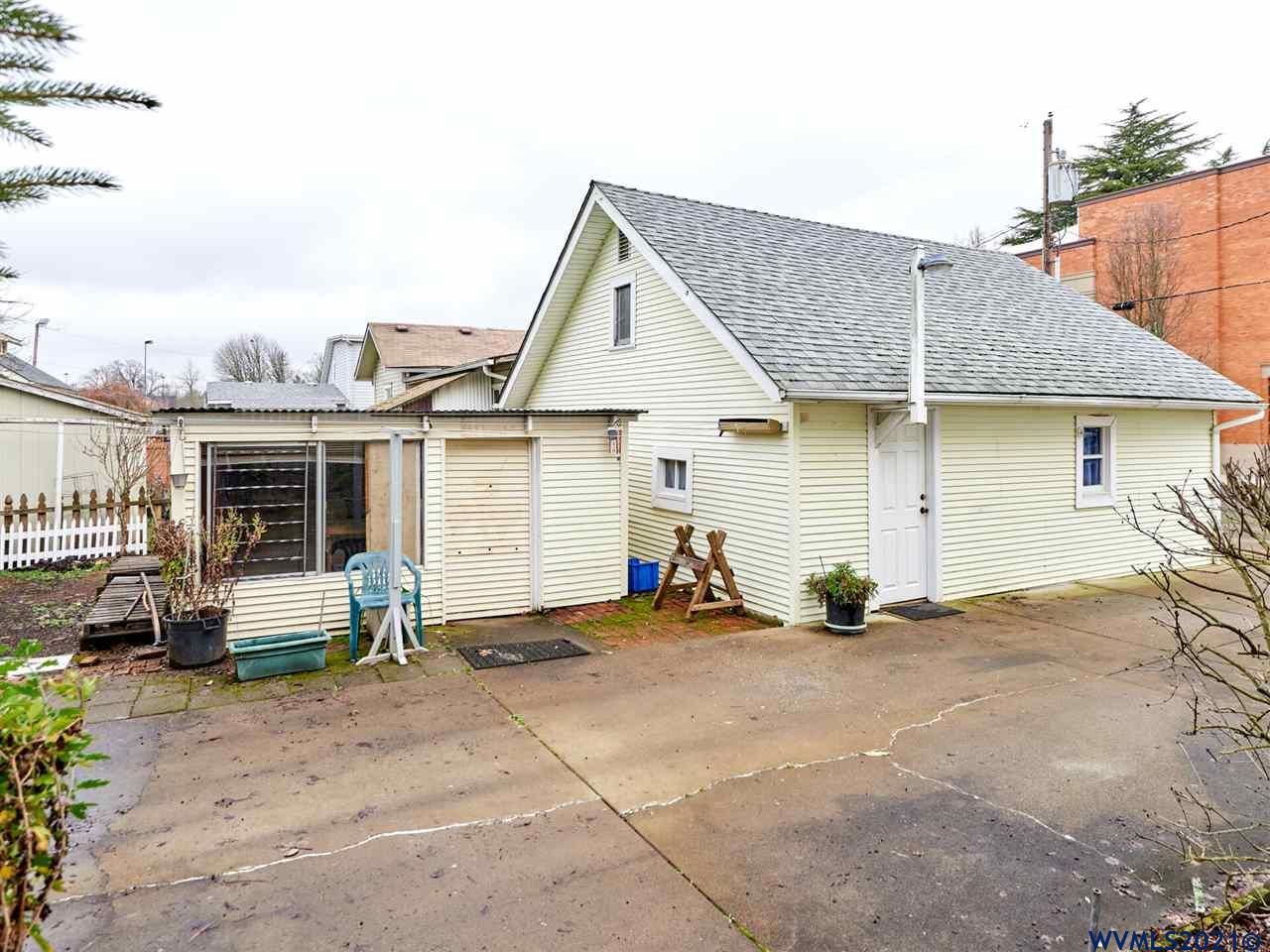 341 Southeast 4th Avenue Albany, OR 97321 - Photo 7 of 38