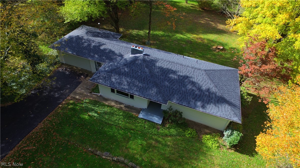 220 Warner Road Southeast Hubbard, OH 44425 - Photo 4 of 35 Gallery Image 4