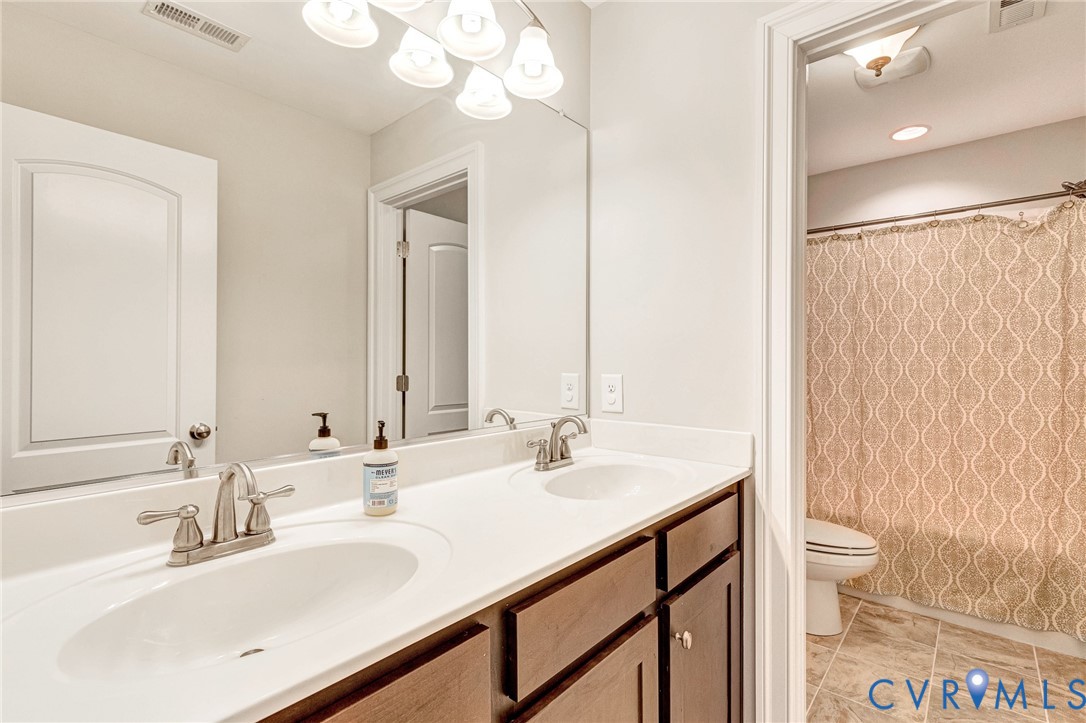 16157 Grove View Road Montpelier, VA 23192 - Photo 47 of 73 Second floor hallway full bathroom