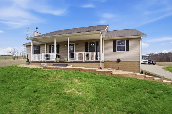 $407,900 | 4190 Township Road 143 Northeast, Somerset, OH 43783