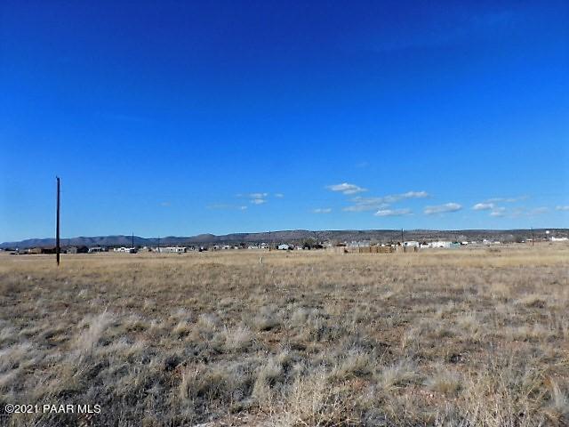 390 Hawaii Road Paulden, AZ 86334 - Photo 1 of 14 DSCN5586