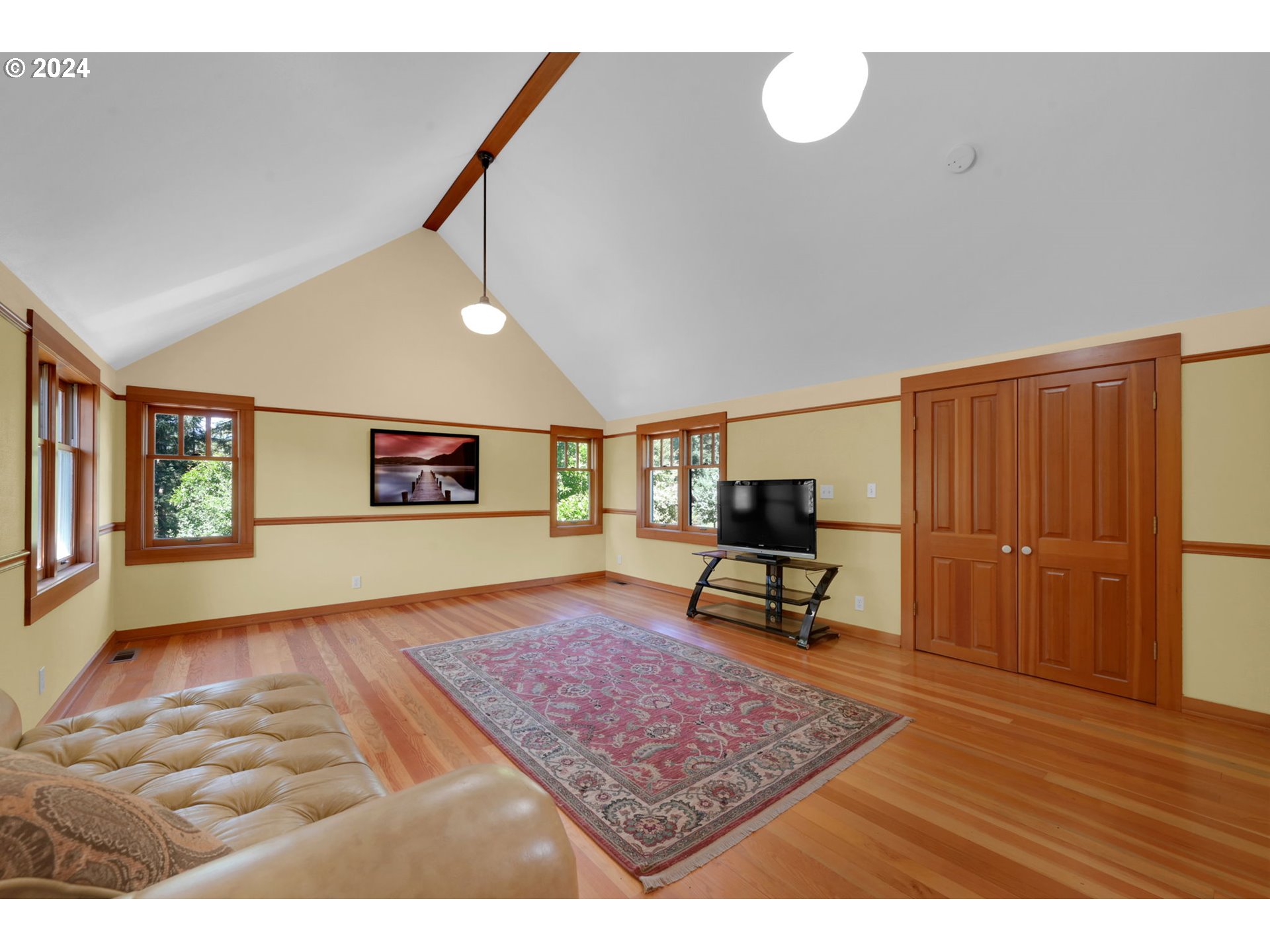 36245 Wagner Lane Cottage Grove, OR 97424 - Photo 15 of 45 a living room with furniture and a rug