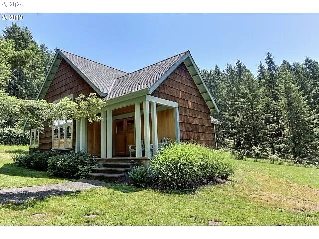 36245 Wagner Lane Cottage Grove, OR 97424 - Photo 36 of 45 a view of a house with backyard and garden