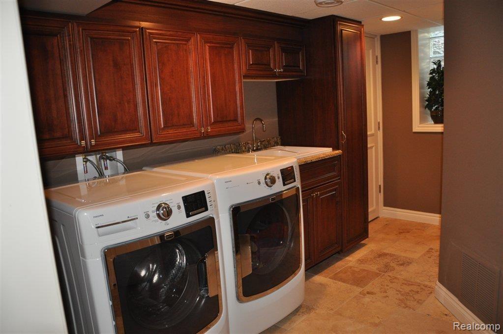 839 Cook Grosse Pointe, MI 48236 - Photo 19 of 24 DSC_1968.JPG