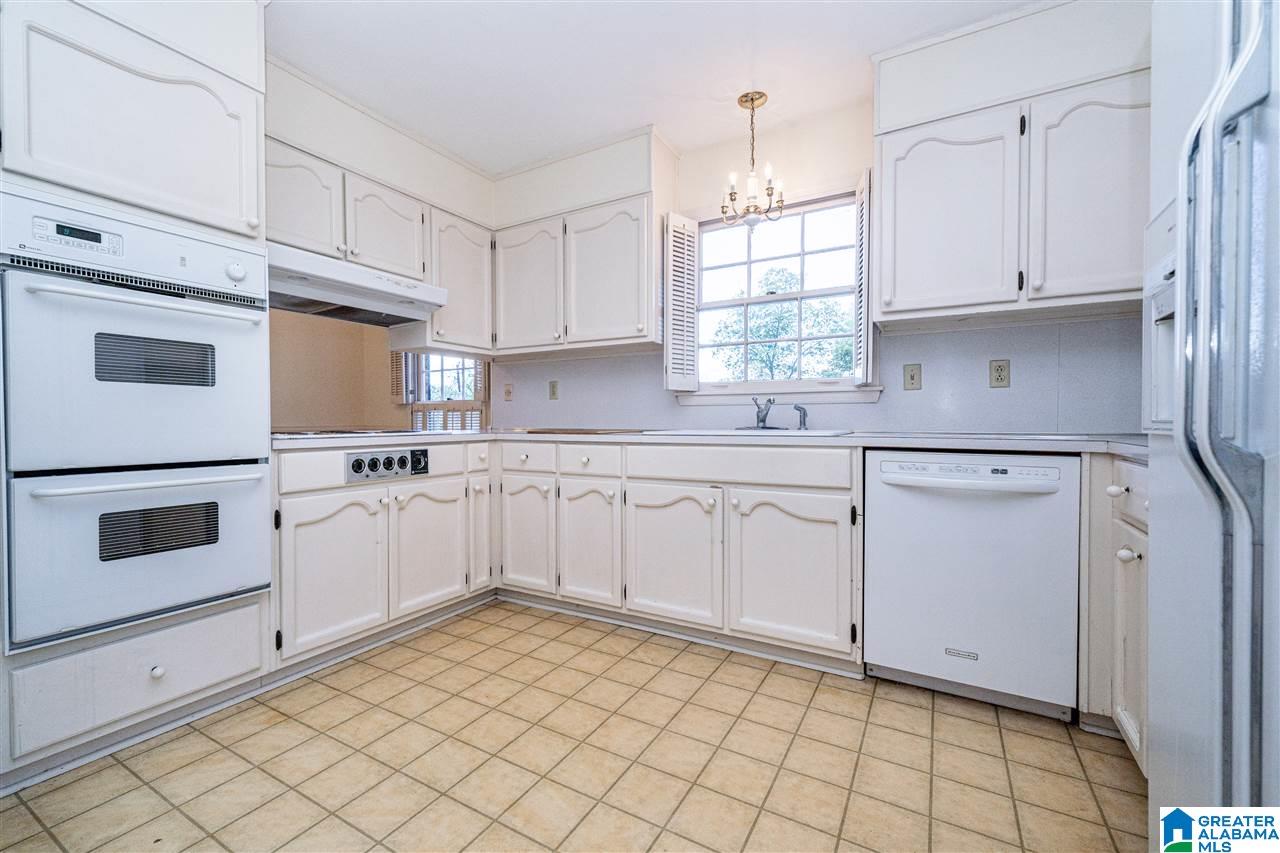 3872 Spring Valley Road Birmingham, AL 35223 - Photo 8 of 42