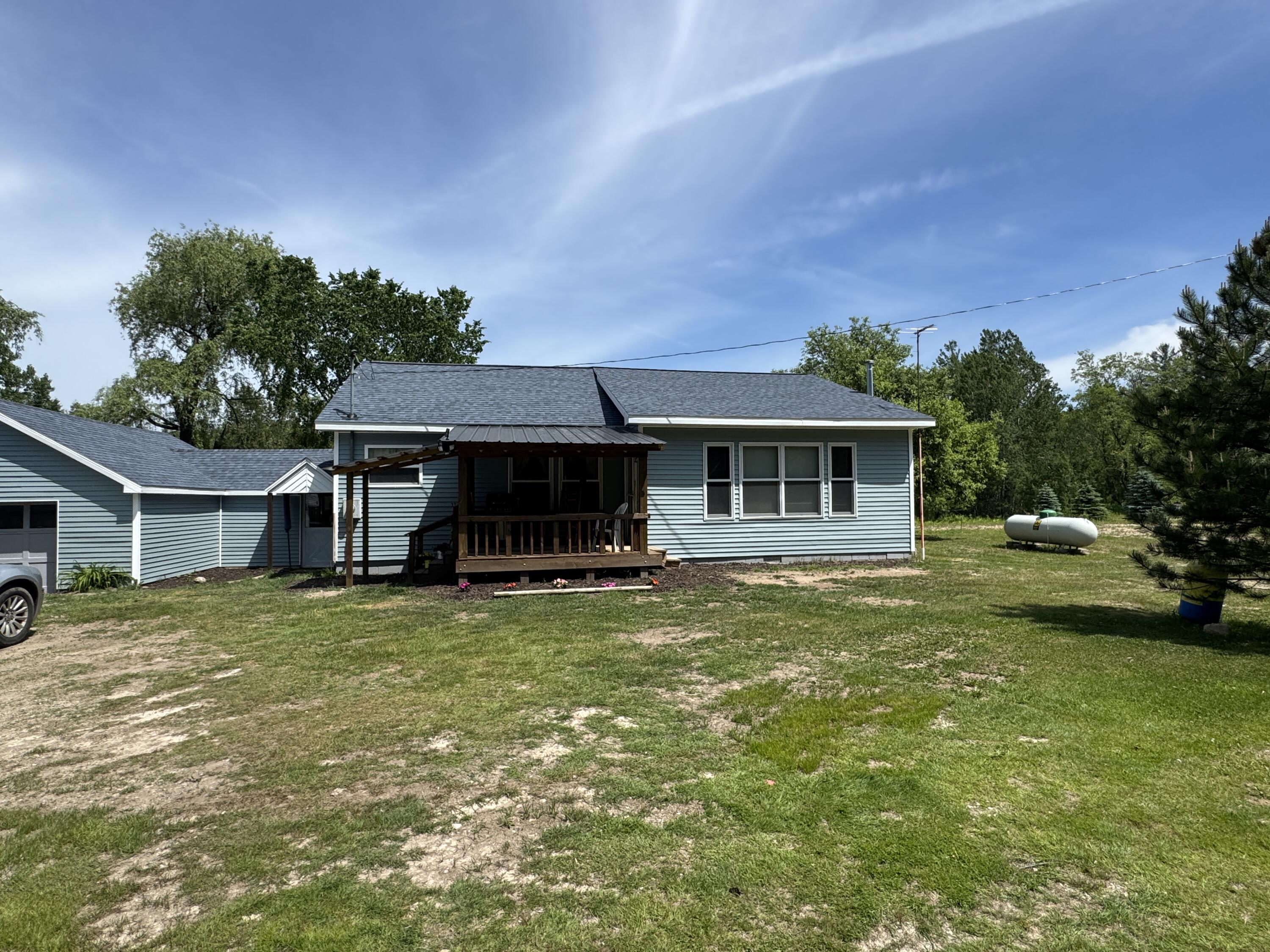 1952 West 16 Road Mesick, MI 49668 - Photo 2 of 49 IMG_5037