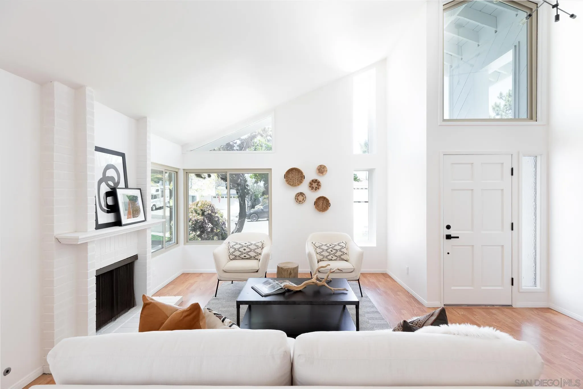277 Rodney Avenue Encinitas, CA 92024 - Photo 3 of 19 Gallery Image 3