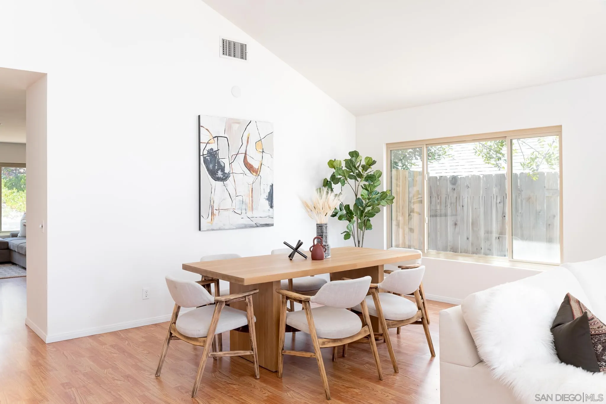 277 Rodney Avenue Encinitas, CA 92024 - Photo 5 of 19 Gallery Image 5