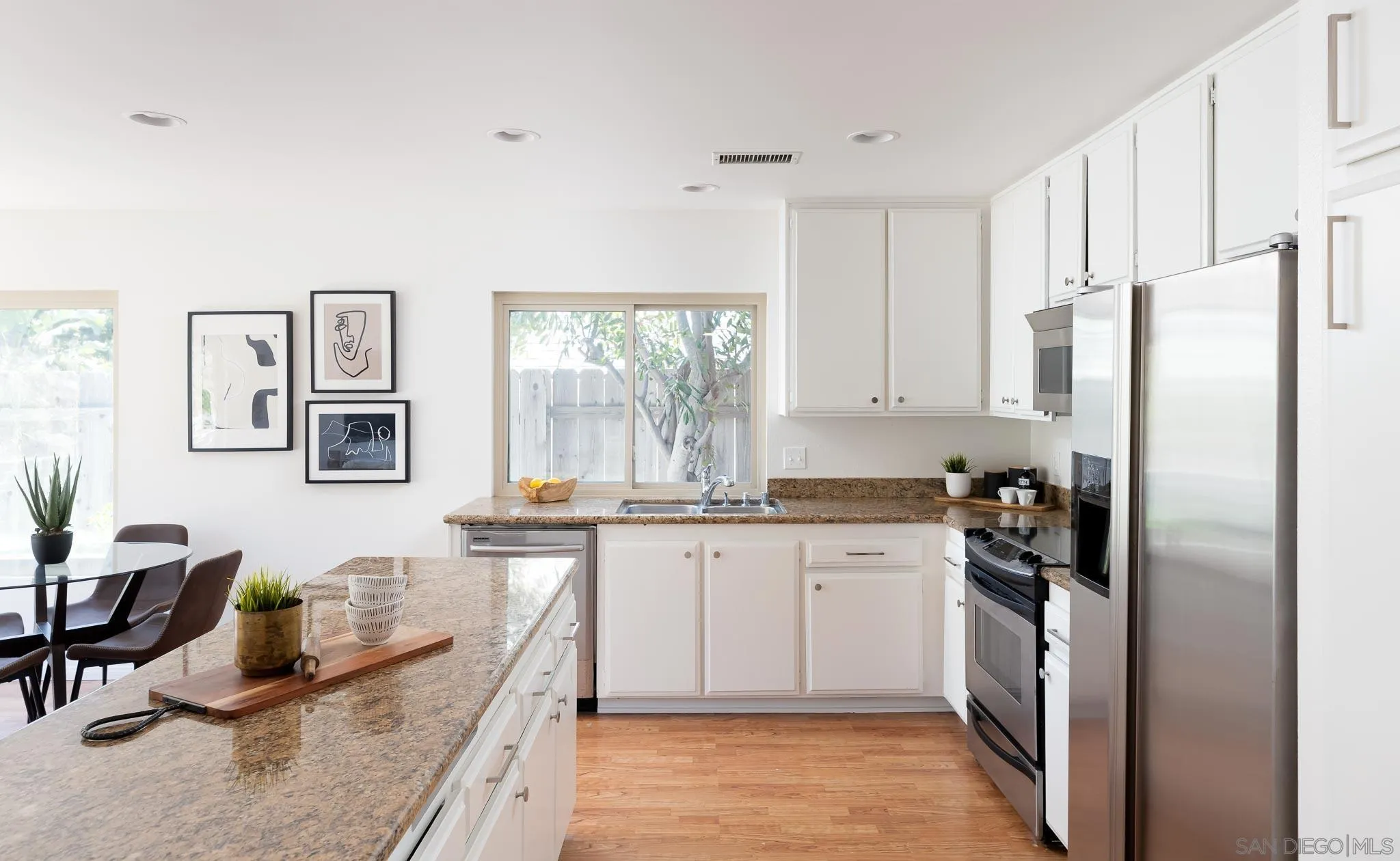 277 Rodney Avenue Encinitas, CA 92024 - Photo 6 of 19 Gallery Image 6