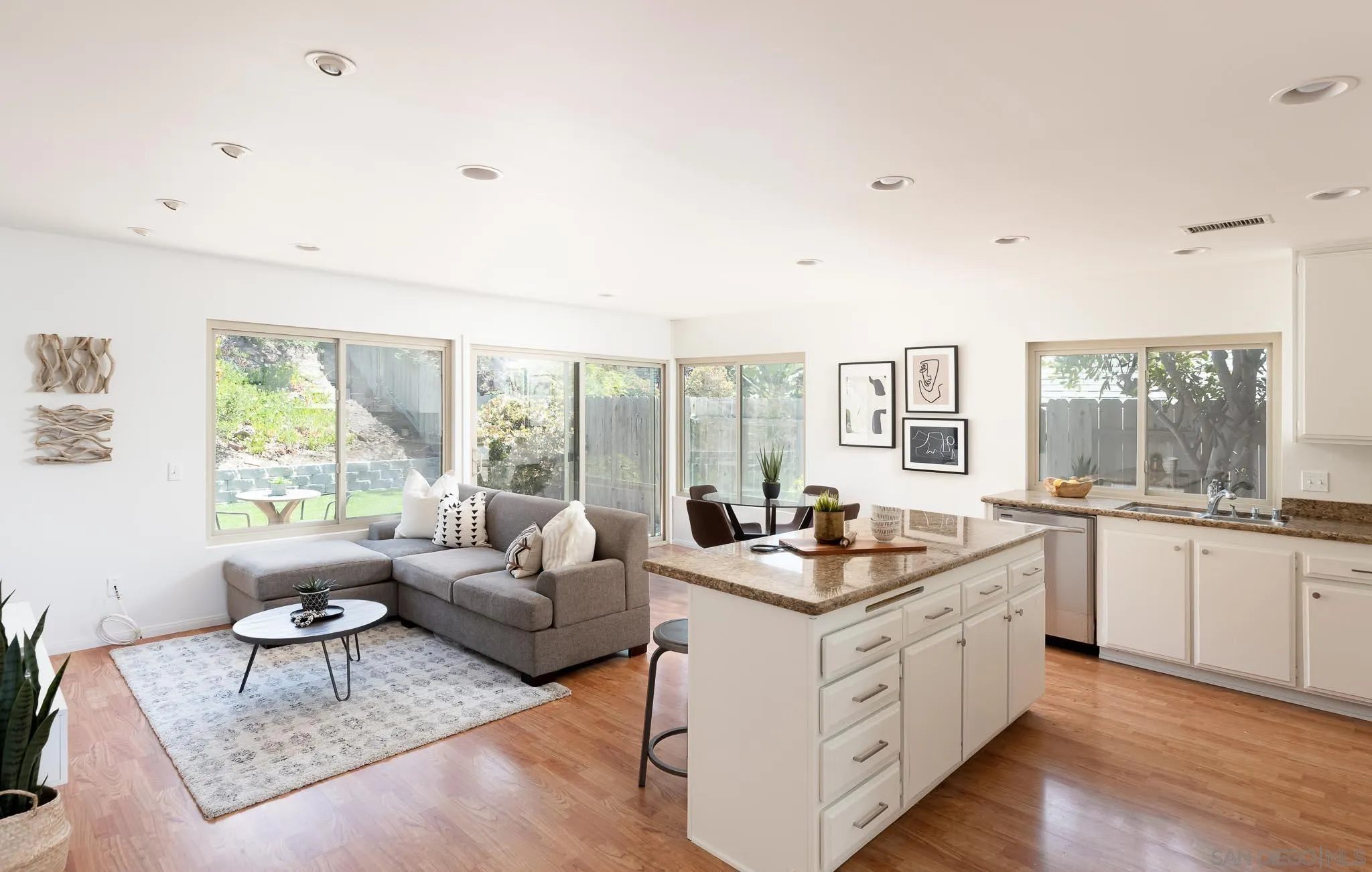 277 Rodney Avenue Encinitas, CA 92024 - Photo 8 of 19 Gallery Image 8