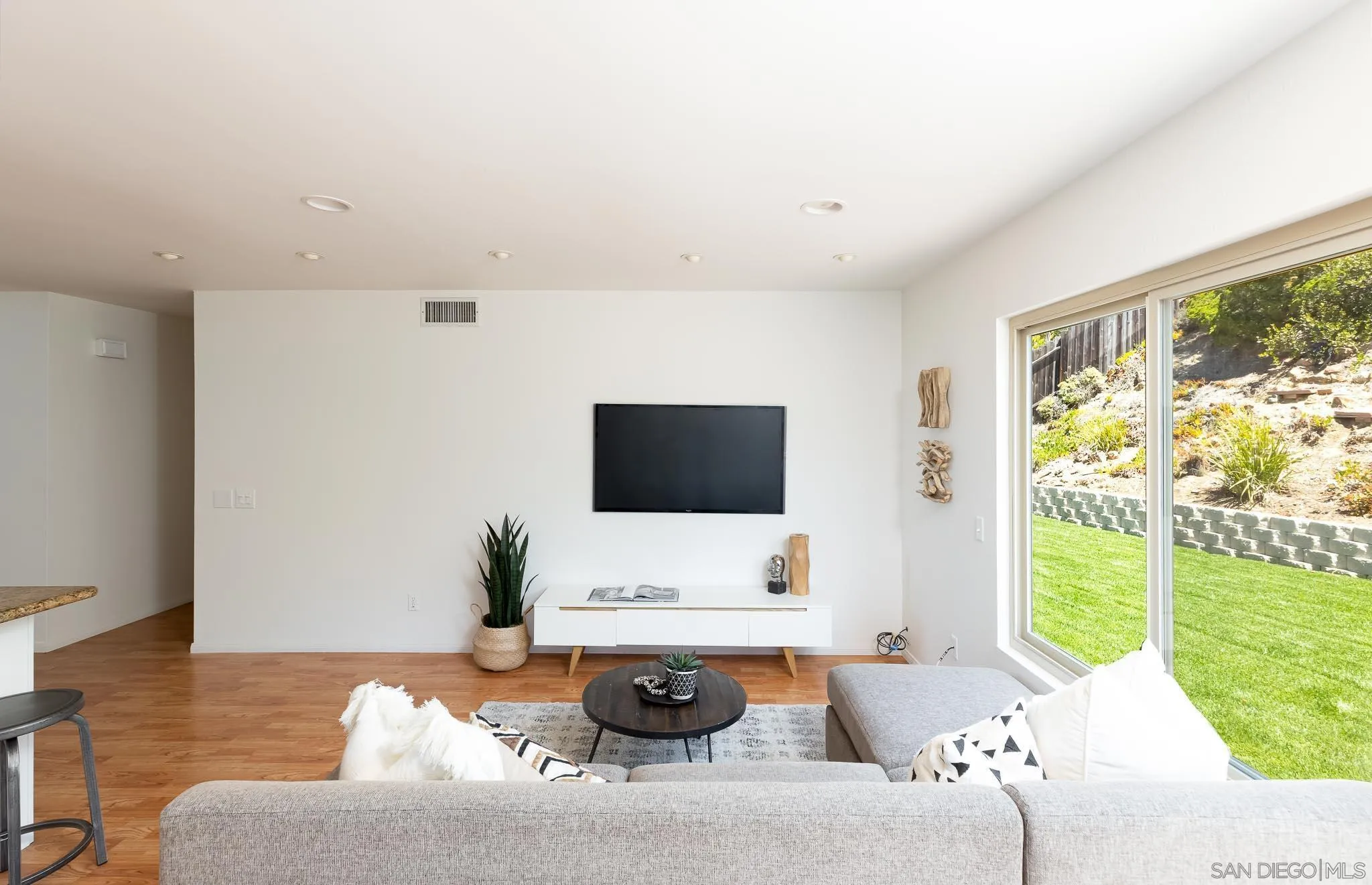 277 Rodney Avenue Encinitas, CA 92024 - Photo 9 of 19 Gallery Image 9