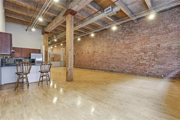 $289,900 | 306 West 7th Street, Unit 203, Kansas City, MO 64105