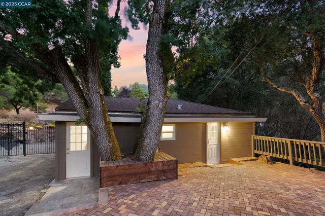 $1,625,000 | 122 Stein Way, Orinda, CA 94563