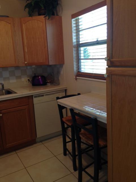 528 Mansfield M, Unit 528 Boca Raton, FL 33434 - Photo 4 of 17 528 mansfield kitchen3