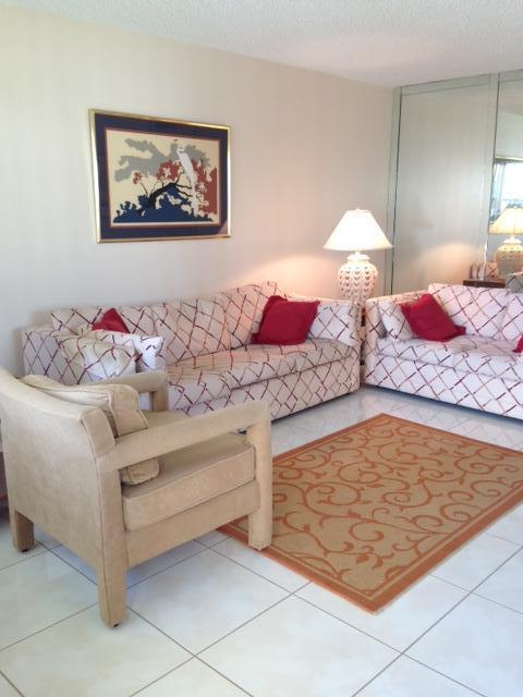 528 Mansfield M, Unit 528 Boca Raton, FL 33434 - Photo 7 of 17 528 Mansfield living room