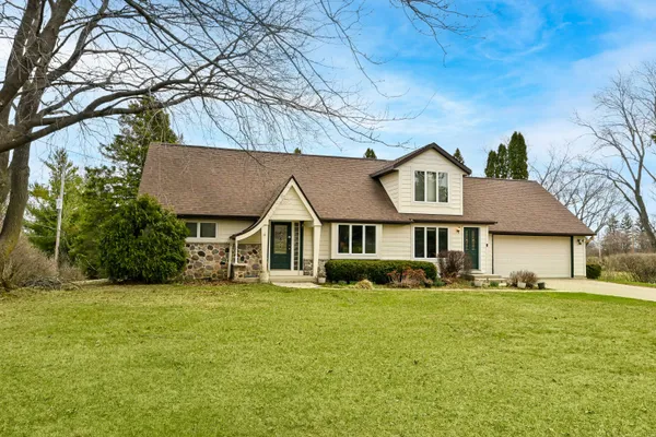 $500,000 | 1220 Scenic Road, Richfield, WI 53033