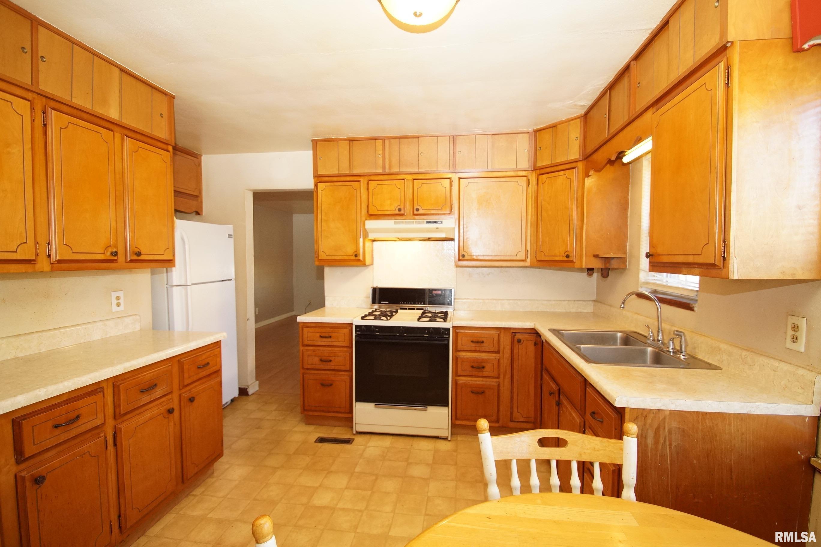 338 Amanda Street Pekin, IL 61554 - Photo 13 of 24