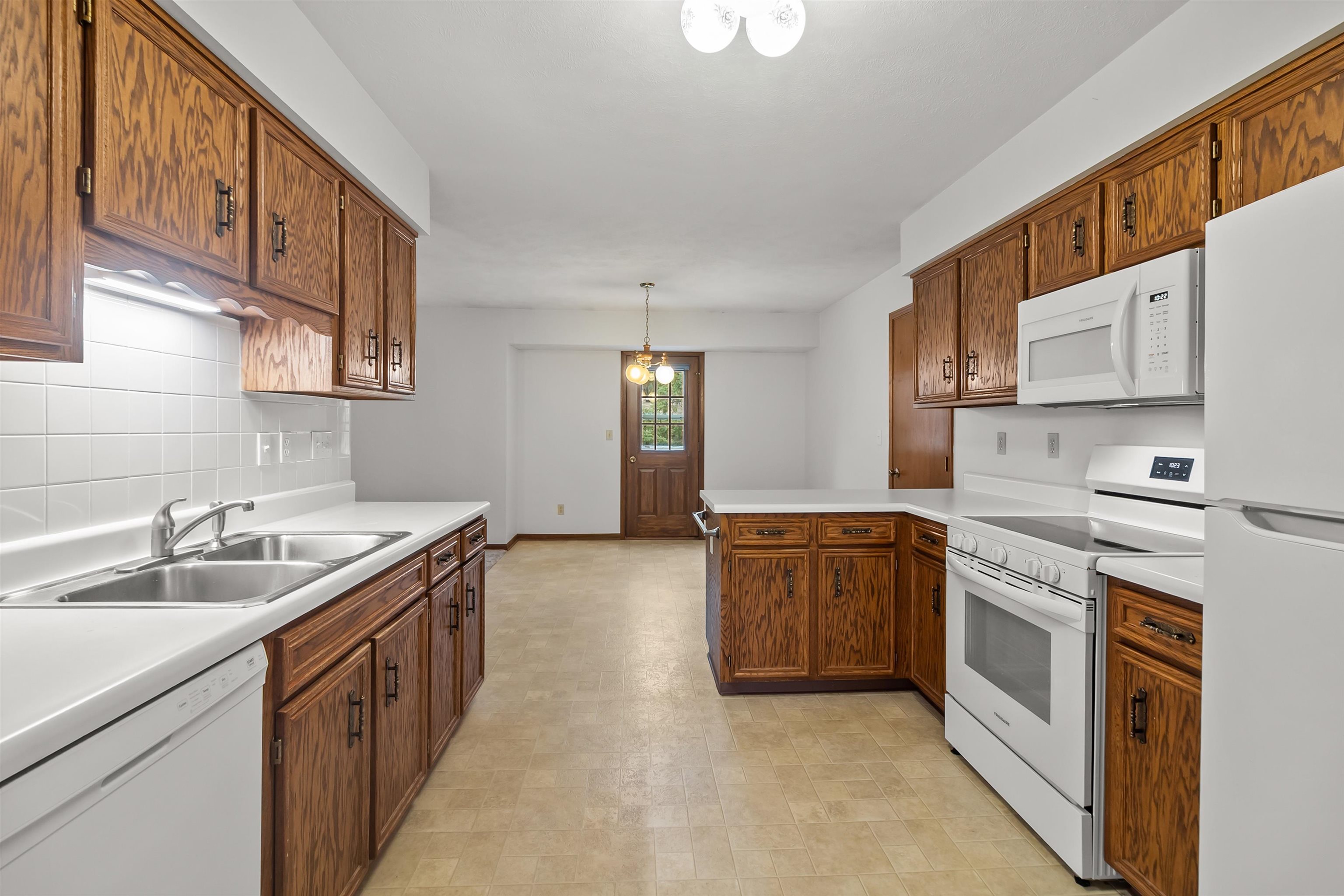 1872 South Trainer Road Rockford, IL 61108 - Photo 11 of 44