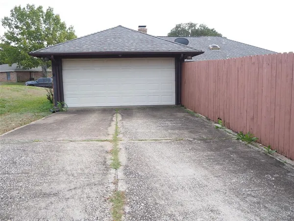 $2,350 | 924 Summer Trail, Flower Mound, TX 75028