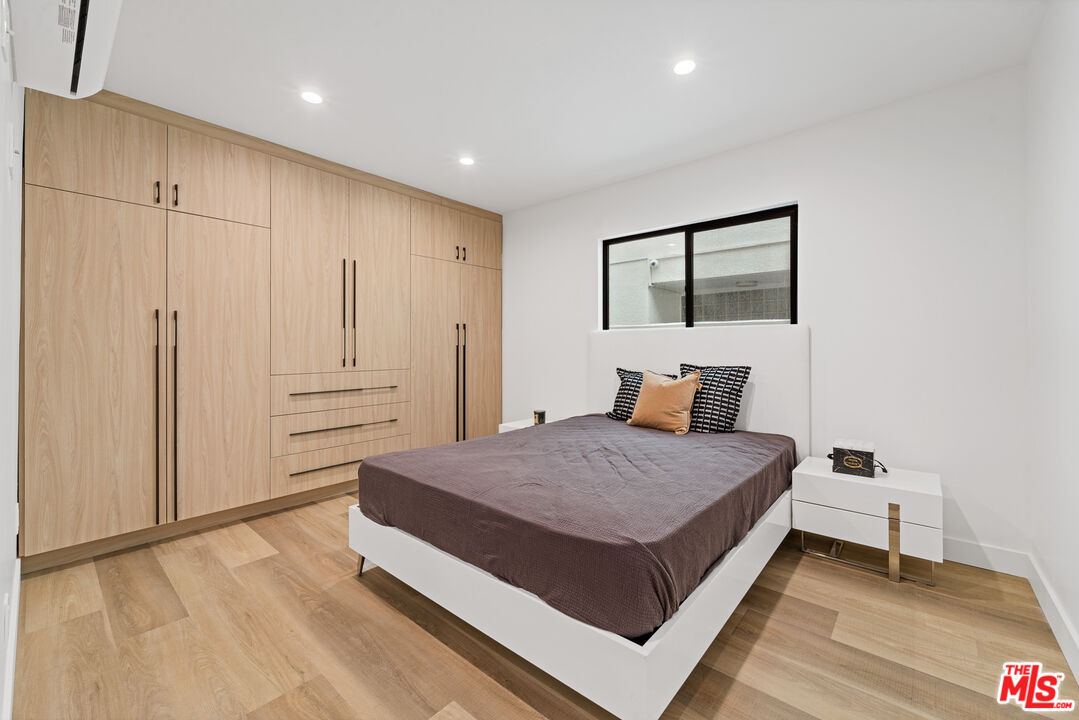 3305 Ocean Front Walk, Unit 1 & 2 Marina del Rey, CA 90292 - Photo 10 of 44 a spacious bedroom with a bed and a table