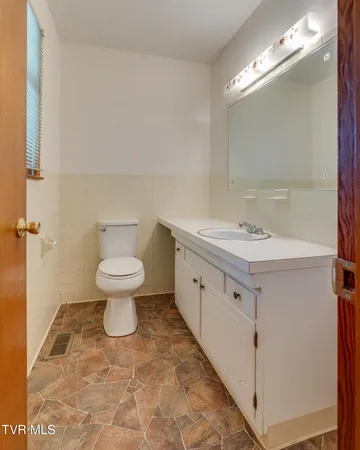 $1,600 | 607 Race Street, Unit 4, Elizabethton, TN 37643