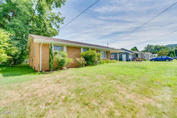 $1,600 | 607 Race Street, Unit 4, Elizabethton, TN 37643