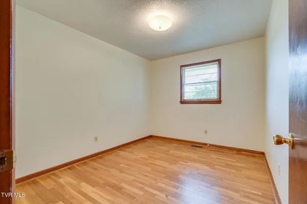 $1,600 | 607 Race Street, Unit 4, Elizabethton, TN 37643