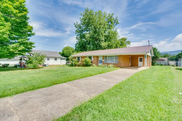 $1,600 | 607 Race Street, Unit 4, Elizabethton, TN 37643