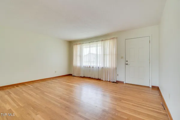 $1,600 | 607 Race Street, Unit 4, Elizabethton, TN 37643