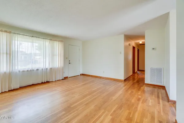 $1,600 | 607 Race Street, Unit 4, Elizabethton, TN 37643