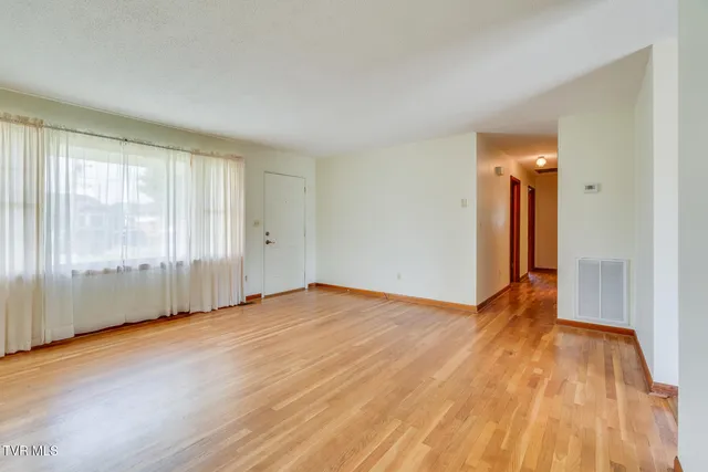 $1,650 | 607 Race Street, Unit 4, Elizabethton, TN 37643