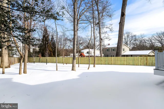 a view of a park with entertaining space