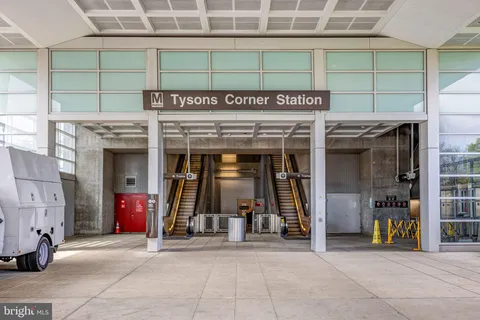 $2,295,000 | 2633 Wooster Court, Vienna, VA 22180