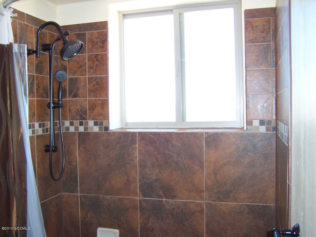 530 Ruth Lane Rio Rico, AZ 85648 - Photo 33 of 36 a bathroom with a shower