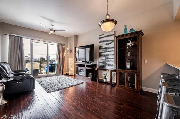 $2,495 | 150 South Las Vegas Boulevard, Unit 1010, Las Vegas, NV 89101
