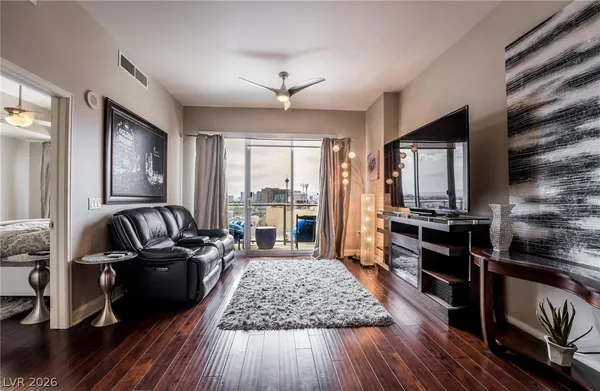 $2,495 | 150 South Las Vegas Boulevard, Unit 1010, Las Vegas, NV 89101
