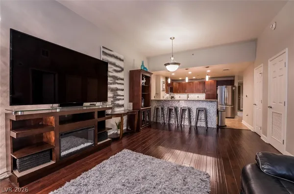$2,495 | 150 South Las Vegas Boulevard, Unit 1010, Las Vegas, NV 89101