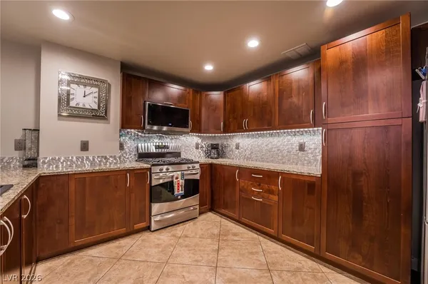 $2,495 | 150 South Las Vegas Boulevard, Unit 1010, Las Vegas, NV 89101