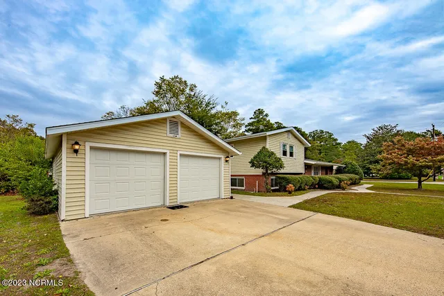 $2,050 | 2300 Woodland Avenue, New Bern, NC 28562