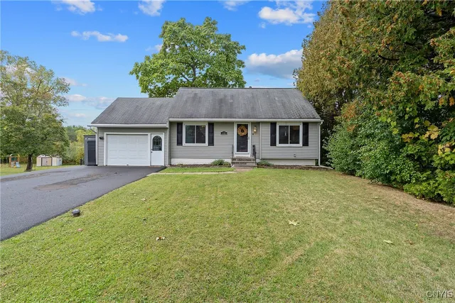 $260,500 | 122 Wilson Drive, Manlius, NY 13057