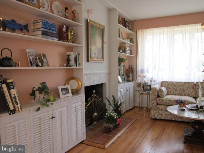 549 Brook Road Towson, MD 21286 - Photo 5 of 11 Living Room #2
