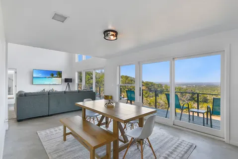 $1,050,000 | 620 Windy Hills Road, Dripping Springs, TX 78620