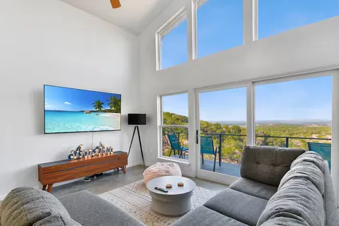 $1,050,000 | 620 Windy Hills Road, Dripping Springs, TX 78620