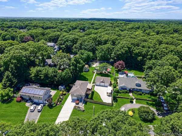 $789,900 | 34 Leeds Boulevard, Farmingville, NY 11738