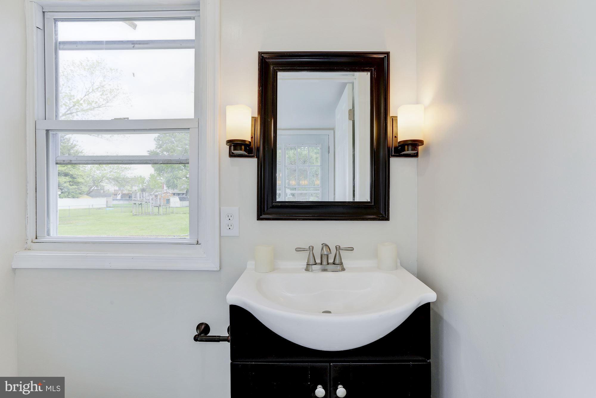 956 Martin Road Baltimore, MD 21221 - Photo 14 of 23 Powder Room