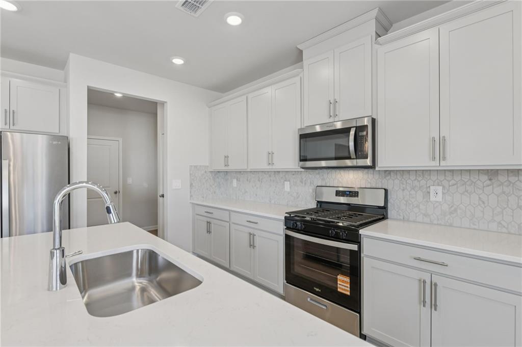 1378 High Fls Lane Grayson, GA 30017 - Photo 13 of 49