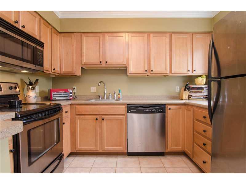 56 Back Cove Estates Road, Unit 56 Portland, ME 04103 - Photo 4 of 18 Kitchen.